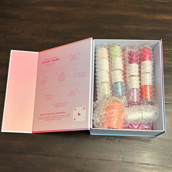 Olive & June - Colleen Hoover Nail Kit with Polish and Accessories - NIB - Picture 6 of 6